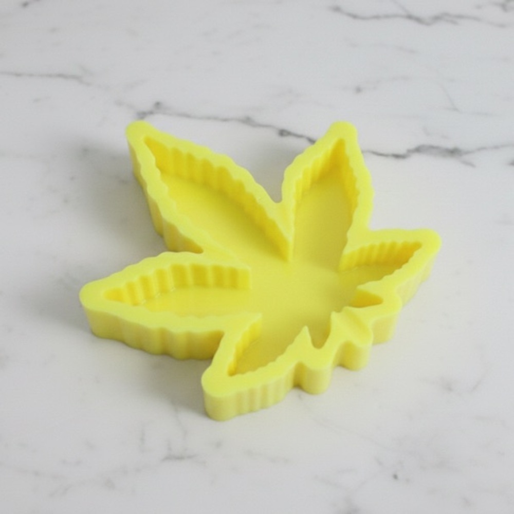 NWT Resin Leaf Ashtray – Handmade – Neon Yellow
